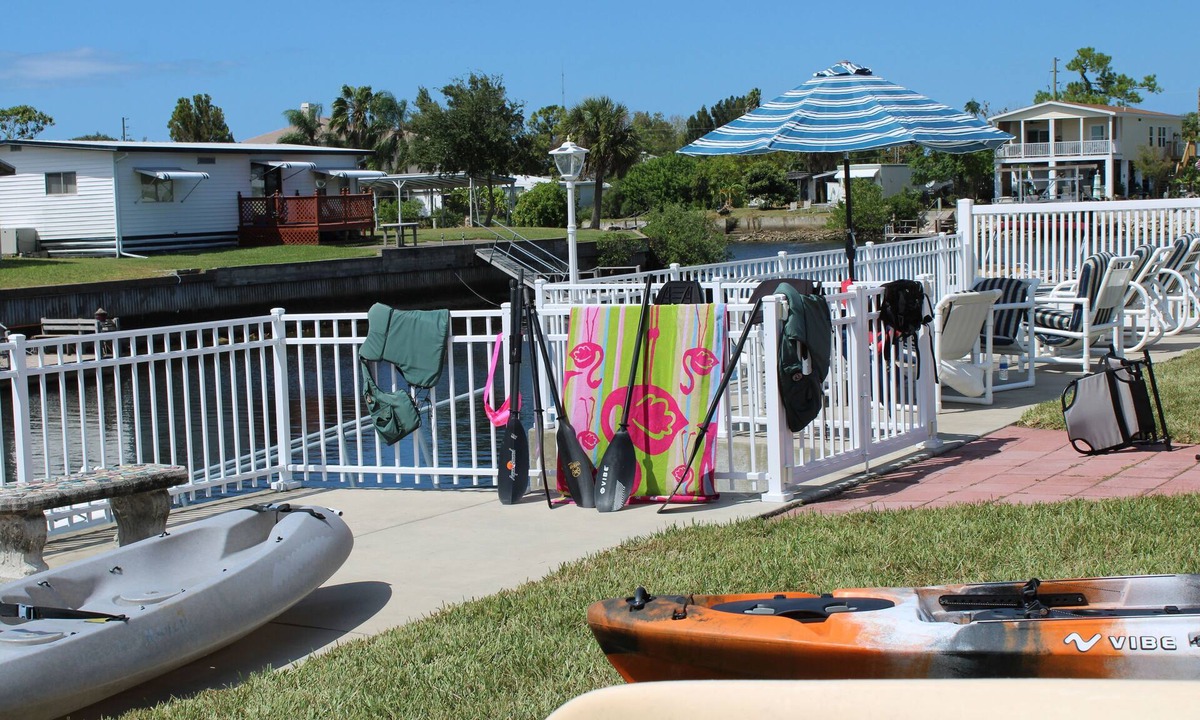 Signal Cove House | Waterfront/private dock. 4 kayaks and a canoe included! Pet friendly💕🐾🐠