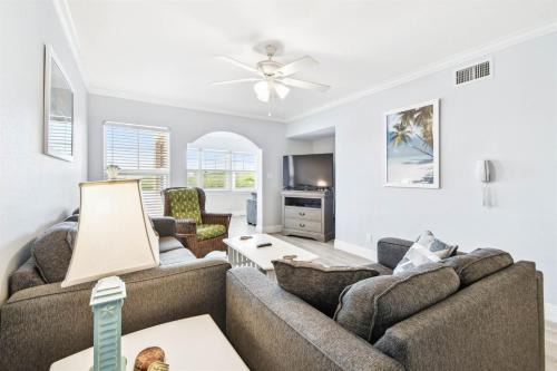 Indian Shores Apartment | Waterfront Resort-Style Condo 3 Min to Beach!