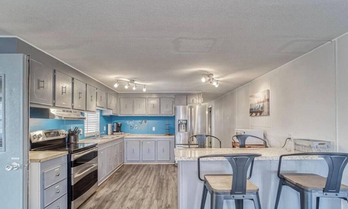Southside Rural Community House | Waterfront Retreat for Fishing & Relaxing Bring the Family!