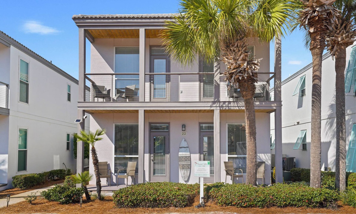 Destin Villa | Waterfront Villa*Steps to Beach*Pool*King Beds