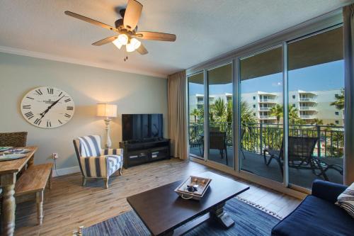 Fort Walton Beach Apartment | Waterscape B422 - Ocean and Pool Views - Free Beach Service