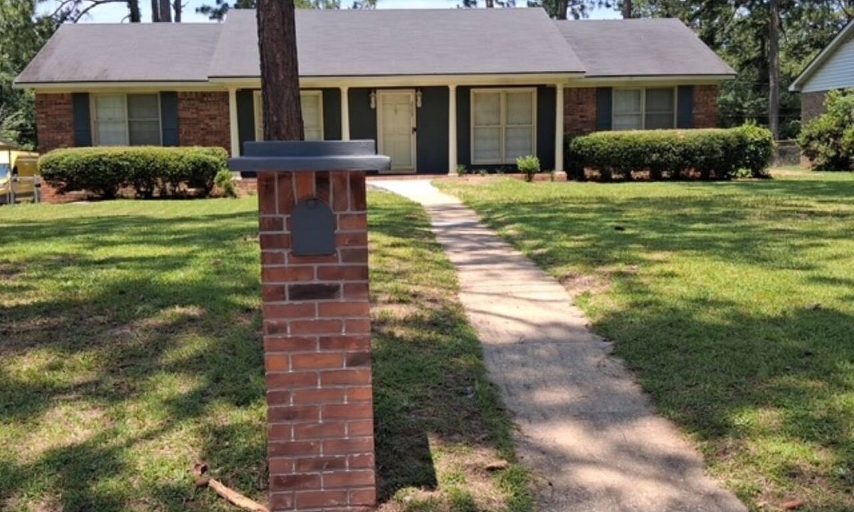 Albany House | Welcome to Frank's Southern Comfort