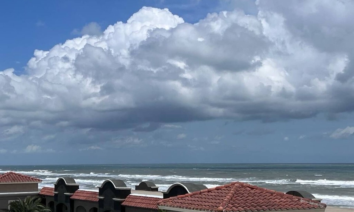 East Daytona Apartment | Welcome to paradise! Enjoy the view of the waves.