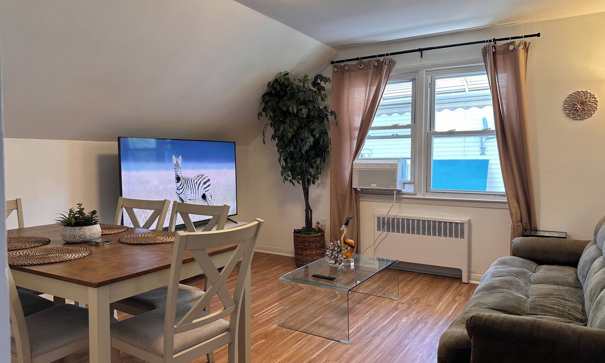 North Bergen Apartment | Welcoming 2-bedroom apartment in North Bergen 30 minutes away from NYC
