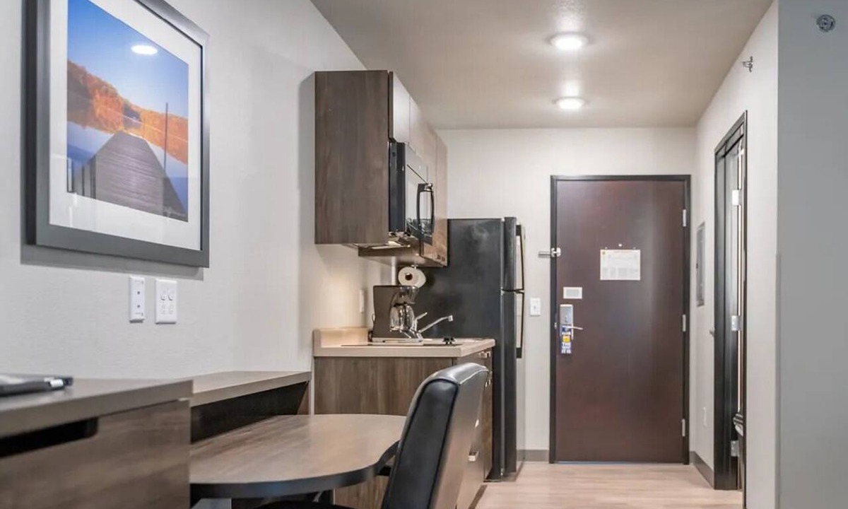 Pooler Hotel | Welcoming Hotel w/In-Room Kitchenettes, Pet-Friendly, Near Savannah Airport