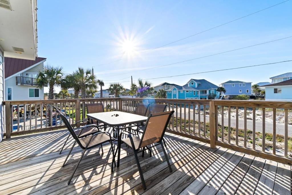 Toilla Segunda House | Welcoming stay near the beach with a large deck washer&dryer and central AC