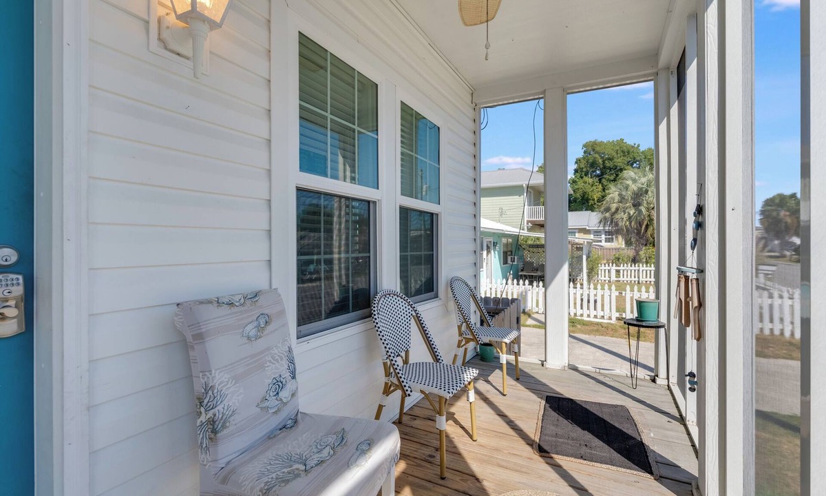 Laguna Beach House | West End Beach Bungalow | Walk to Beach | Near Pier Park | Sleeps 7