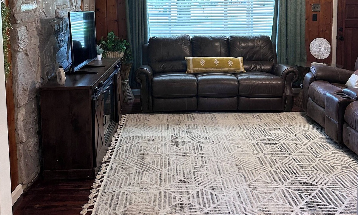 Bellview House | West Pensacola BoHo! Centrally Located Home That Sleeps 10!