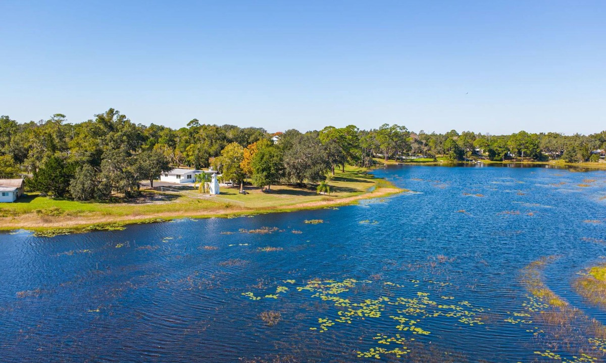Deltona Lakes House | WHAT A HIDDEN GEM! Lakehouse Paradise Retreat, ESCAPE. RELAX. REJUVENATE.