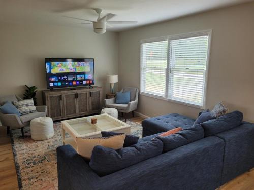 Elberta House | White Birch - Riverfront and Newly-Remodeled!