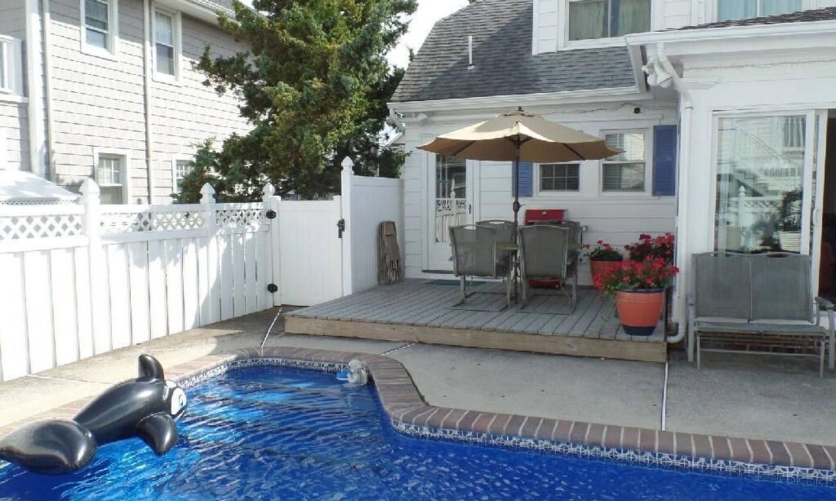 Gardens House | WINTER RENTAL - Single Family House Sleeps 8