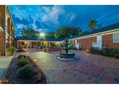 Barnwell Hotel | Winton Inn & Suites