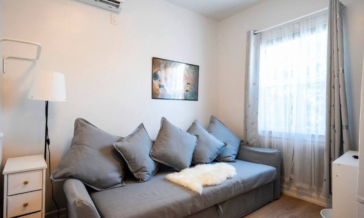 Queens Apartment | Wonderful Cozy Studio in Lovely Queens with AC, WiFi, Laundry and Parking