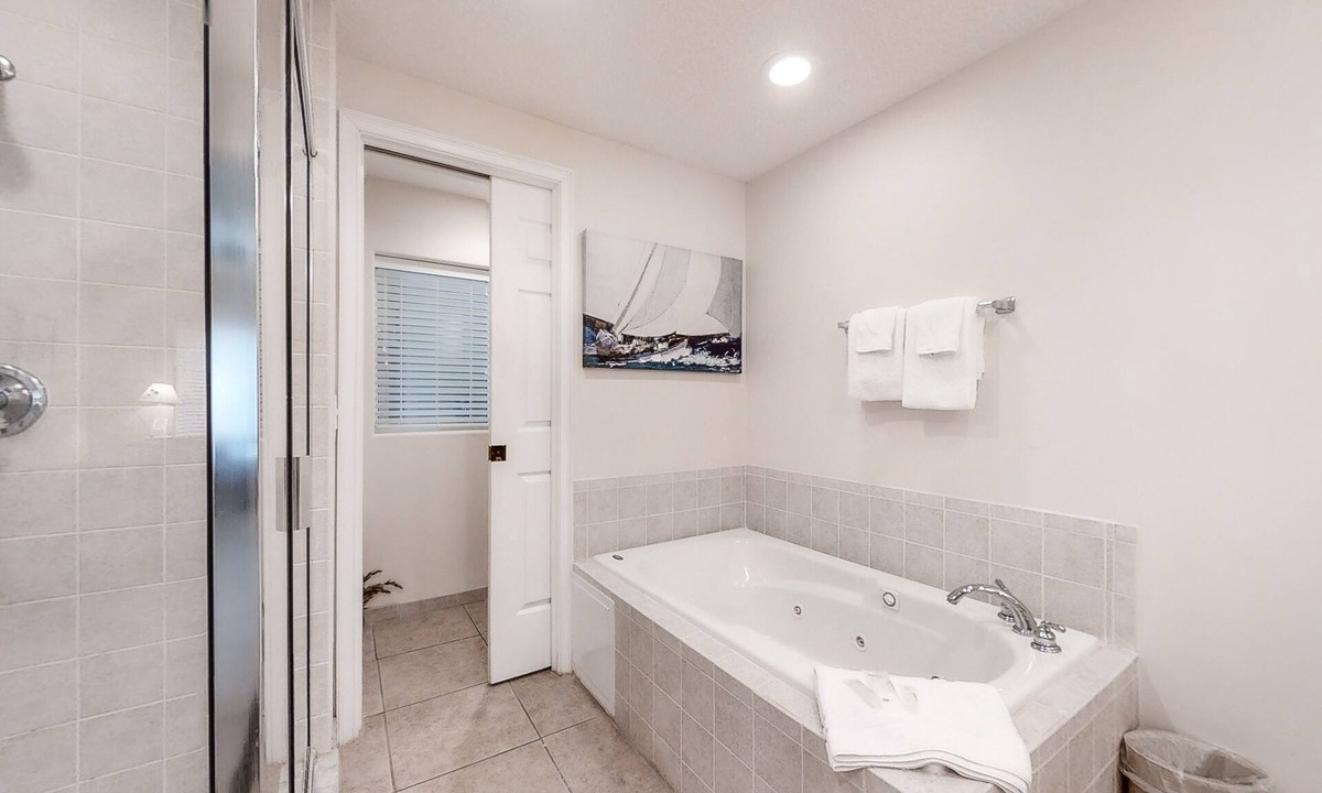 Fernandina Beach Condo | Wonderful Home Close to Beach w/Shared Pool, Free WiFi, Central AC, W/D