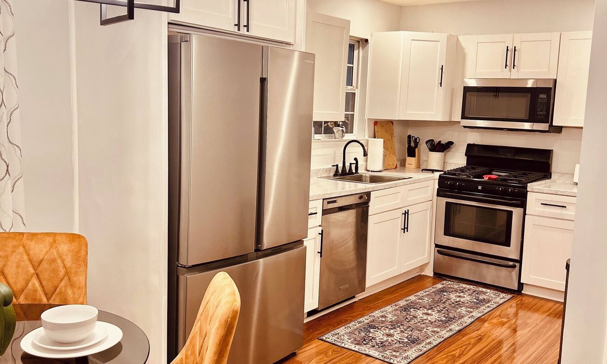 Ampere Condo | World Cup HQ 3 BDR Condo 11 Miles to NYC Free Parking in East Orange