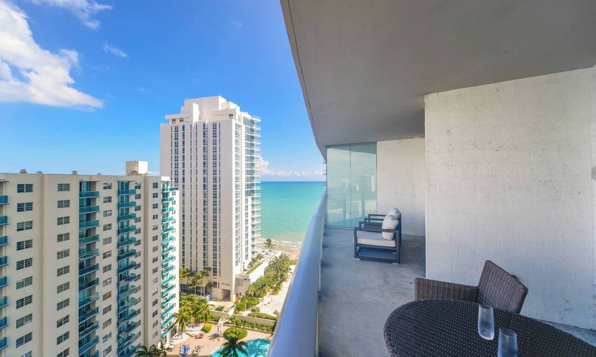 Hollywood South Central Beach Condo | World Cup Miami 2026 | 1BR Suite | Ocean Views