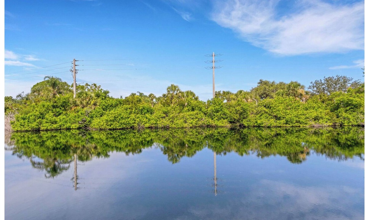 Venice Condo | WOW! Venice, FL! RELAX with this peaceful waterview WOW! 3 month minimum!