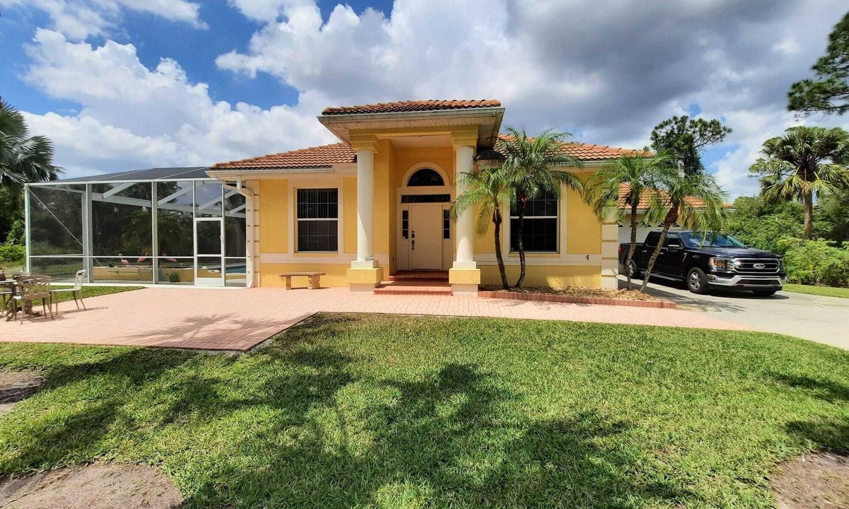 Lehigh Acres Villa | Wunderschöne Villa auf Einem Über 6.000 qm Grundstück