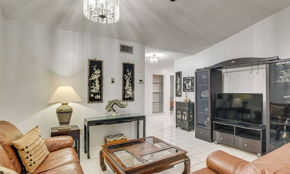 Davie House | Yard & Patio! Lakefront Family Escape in Sunrise