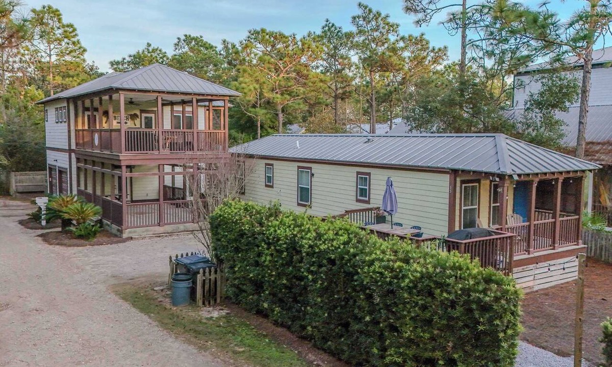 San Juan House | Yew 2!- House + Carriage House- Steps to Beach!