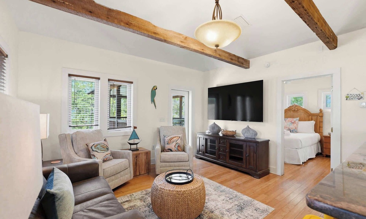 San Juan Villa | Yew! Steps to Beach- 2 Bikes- Dog Friendly