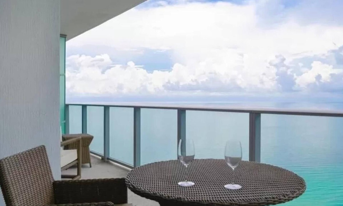 Hollywood South Central Beach Condo | You are not going to forget this view! Top floor one bedroom suite