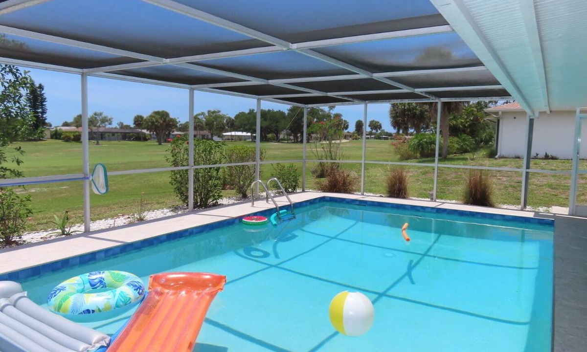 Oakland Hills House | Your Dream Getaways Villa only 10 minutes to Boca Grande Beach