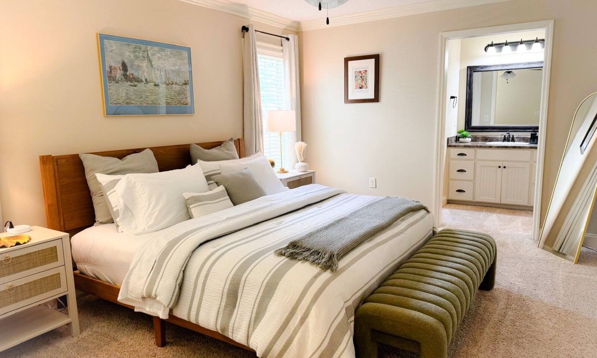 Valdosta House | Your Getaway Spot, Cozy , Charming perfect to Relax and Unwind