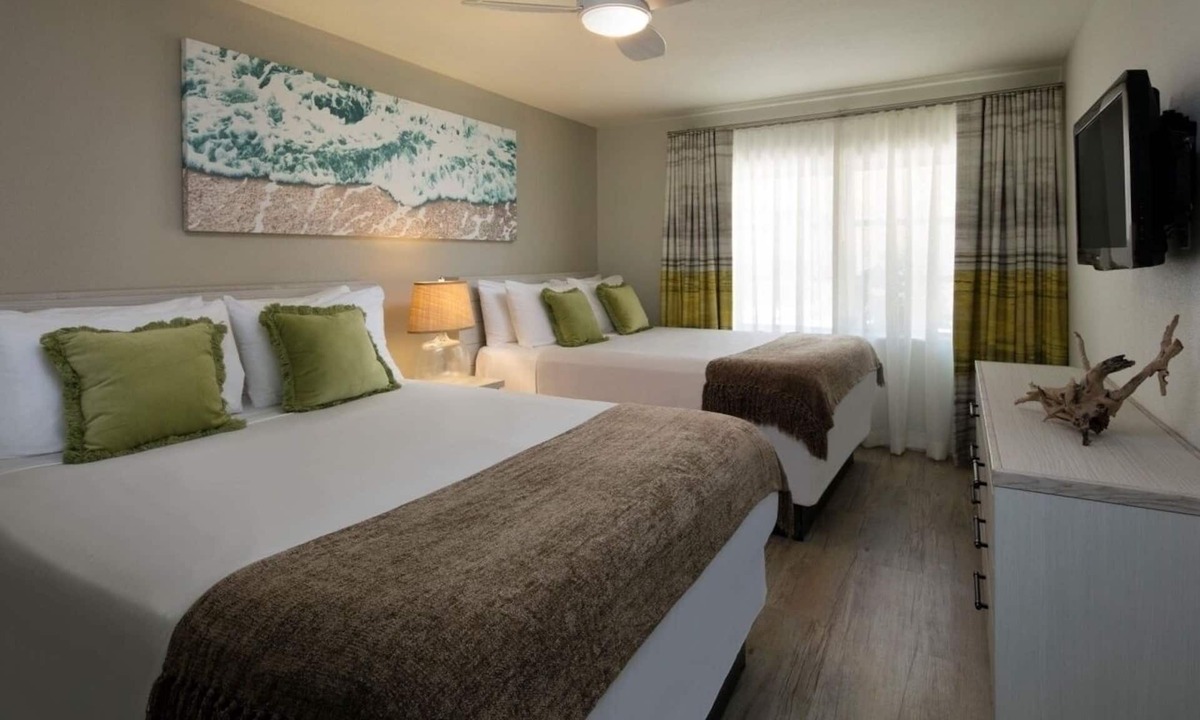 Islamorada Villa | Your Key to Unforgettable Island Moments! 2 Relaxing Units with Balcony!