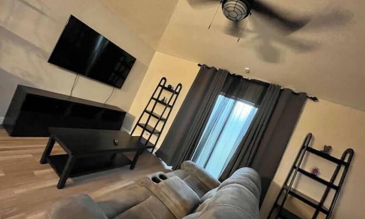 Dundee House | Your next getaway is our 3 bed 2 bath home available for your travel needs.