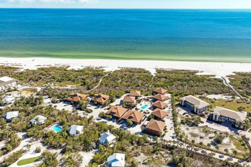 Sanibel House | Your Perfect Getaway Awaits - Sanibel Island Villa with Private Beach - Pet Friendly - Signal Inn 11