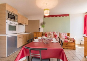 200m from resort center, 4th floor, balcony, tv, 30m², Serre Chevalier in Briançon