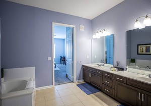 Altavista Lakeview Condo by RedAwning
