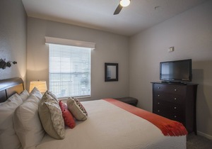 Altavista Lakeview Condo by RedAwning