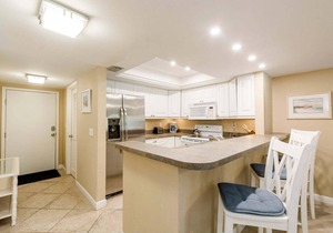 Bayside Beach to Bay Resort: Spacious 2BR condo in Sarasota, perfect for families!