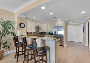 🌅Beachfront! Gulf Front Pools-Hot Tub-Fitness-2BR Emerald Isle 202🌅