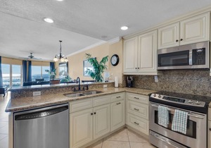 🌅Beachfront! Gulf Front Pools-Hot Tub-Fitness-2BR Emerald Isle 202🌅
