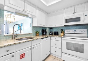 Beautiful Direct Oceanfront Condo W/Heated Pool & Steps to the Pier!🌴