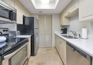 Beautiful Ocean Views, Beach Club 337! Steps to beach!