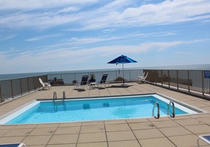 Efficiency with charming coastal cottage deco in Rehoboth Beach