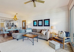 Elegant dwelling on the beach with beautiful view, pool & pickleball