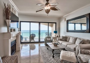 Gulf-Front Condo w/Infinity Pool Access