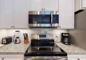 King one-bedroom condo w/pool in the SSI Village area Unit 2205