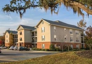 Lakeside Bliss: 2BR Suite at Wyndham Lake Marion