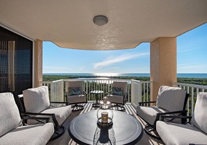 PELICAN BAY-STUNNING VIEWS PRIVATE BEACH AVAIL DEC 2021