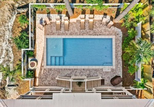 Seagrove Home, Pool, LSV, Gas Fire Pit, 3 Porches, 5 Bikes, 5-Min Walk to Beach