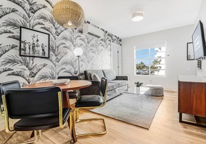 Sextant The Carmela One Block From Beach 2 Bed 2 Bath