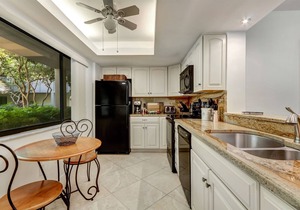 Vista: Screened Patio, Close to Beach
