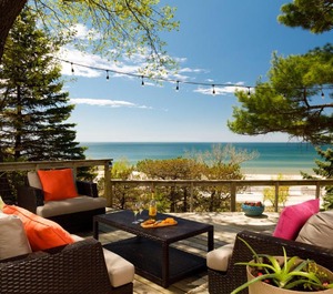 Glass Beachfront Inn 