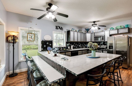 Valona House | 1/2 Mi to Sapelo River: Family Home w/Large Yard